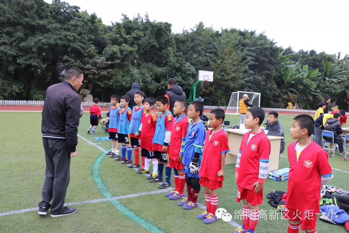 【1、足球赛场写真】 旋风小子来啦!