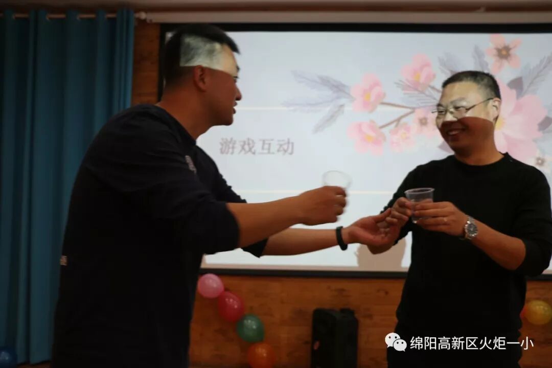 【火一动态】 肆意青春 我们在路上---火炬一小及月社2周年庆典