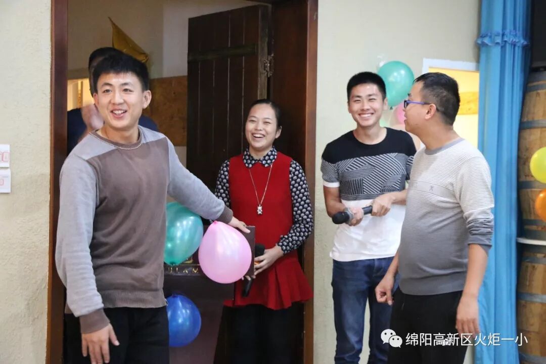 【火一动态】 肆意青春 我们在路上---火炬一小及月社2周年庆典
