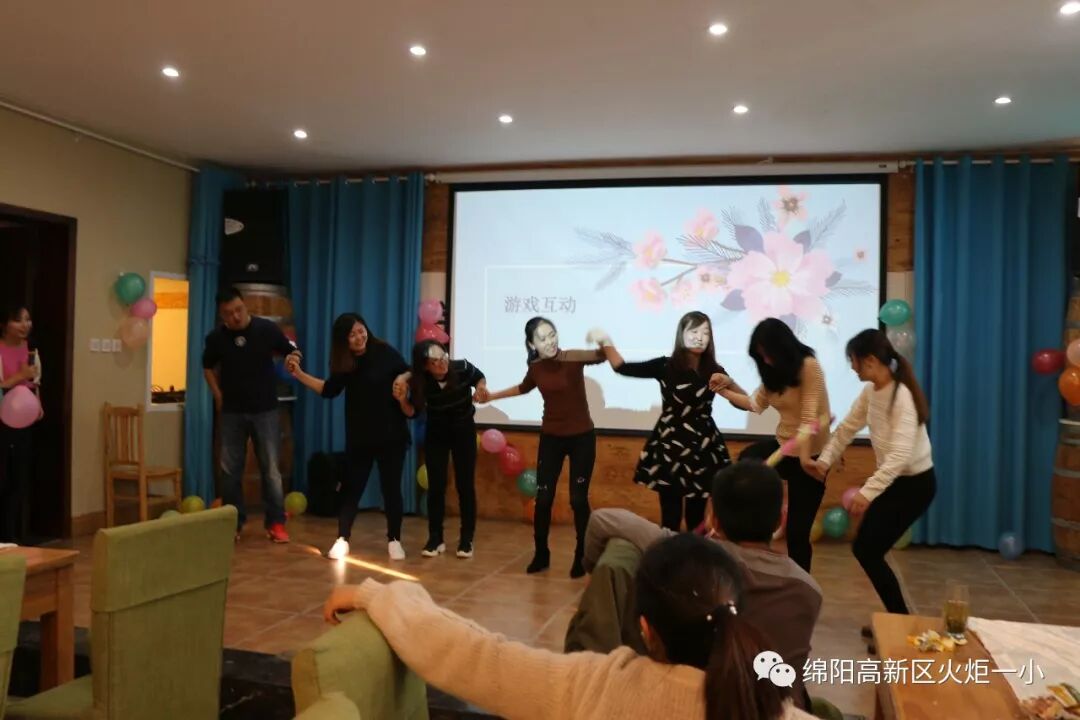 【火一动态】 肆意青春 我们在路上---火炬一小及月社2周年庆典