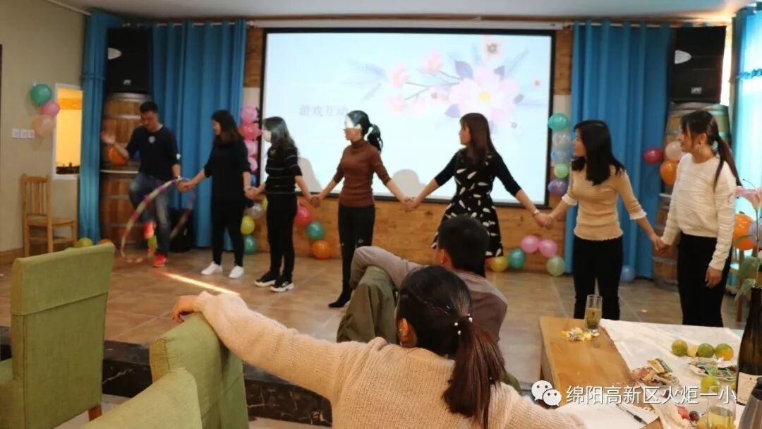 【火一动态】 肆意青春 我们在路上---火炬一小及月社2周年庆典