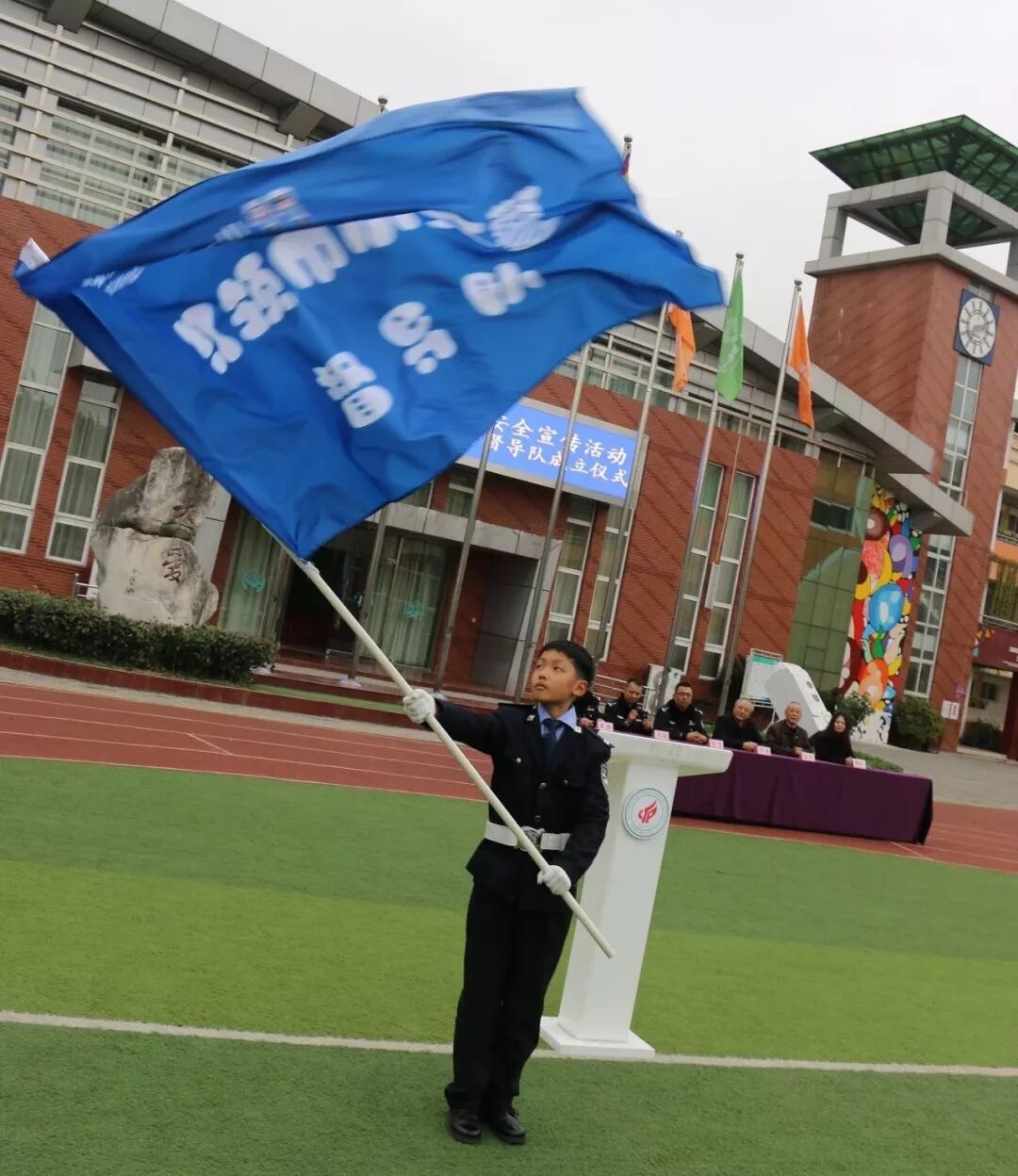 【火一动态】12.2“小细节 大安全”交通安全宣传活动暨火炬一小第八届红领巾小交警督导队成立仪式