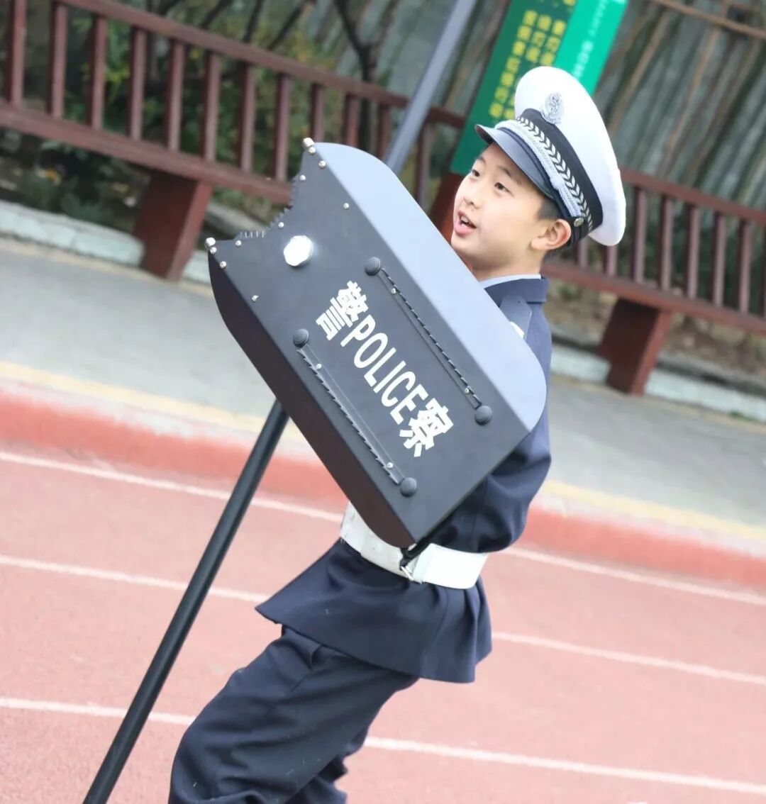 【火一动态】12.2“小细节 大安全”交通安全宣传活动暨火炬一小第八届红领巾小交警督导队成立仪式