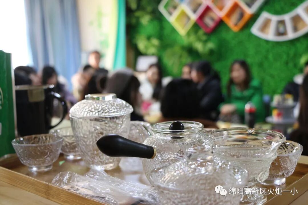 【火一动态】沐浴书香 润泽幸福 ---及月社读书活动