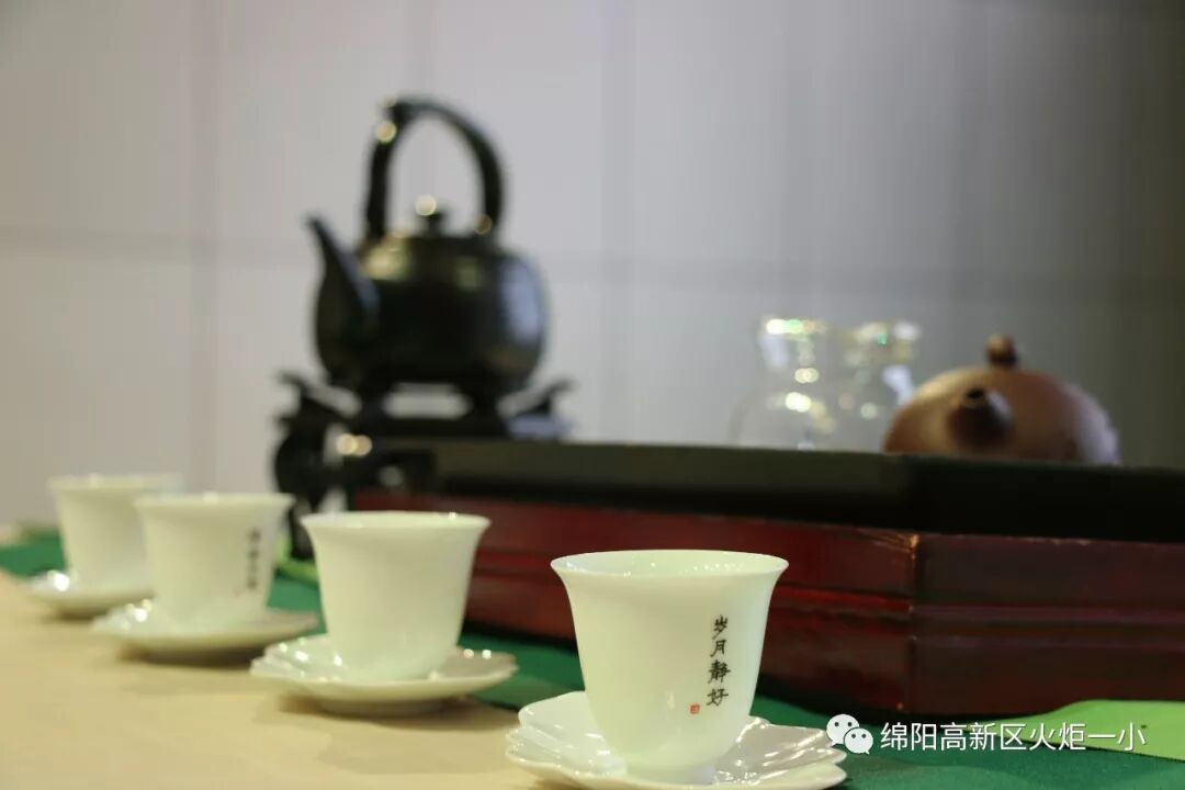 【火一动态】品⼀缕茶香,悟幸福味道——火炬一小“三.八”节教师生活课程