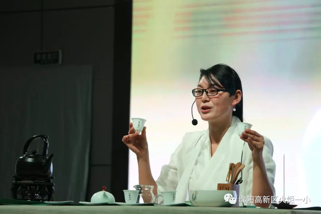 【火一动态】品⼀缕茶香,悟幸福味道——火炬一小“三.八”节教师生活课程