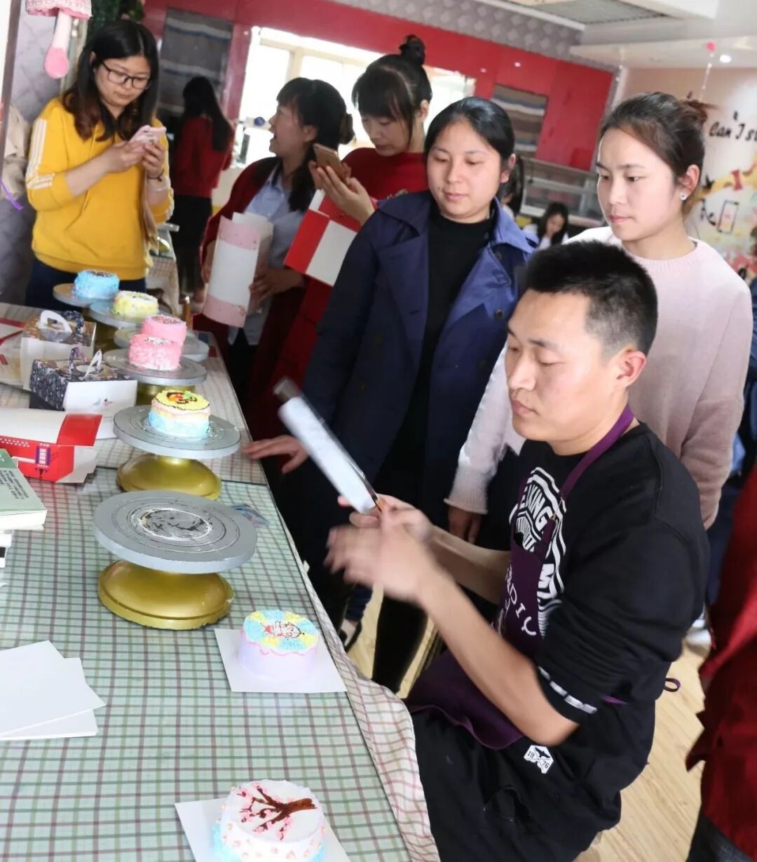 【火一班主任节】烘享幸福，焙感快乐 ——班主任户外拓展活动