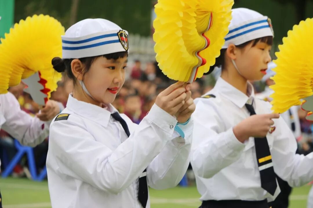 【体育节开幕式】三军兵娃亮风姿,运动赛场展竞技 ——火炬一小第七届体育节开幕式超燃来袭