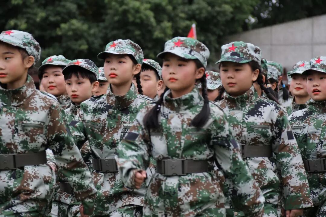 【体育节开幕式】三军兵娃亮风姿,运动赛场展竞技 ——火炬一小第七届体育节开幕式超燃来袭
