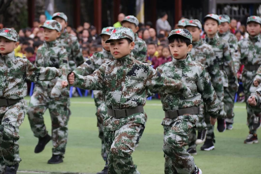 【体育节开幕式】三军兵娃亮风姿,运动赛场展竞技 ——火炬一小第七届体育节开幕式超燃来袭