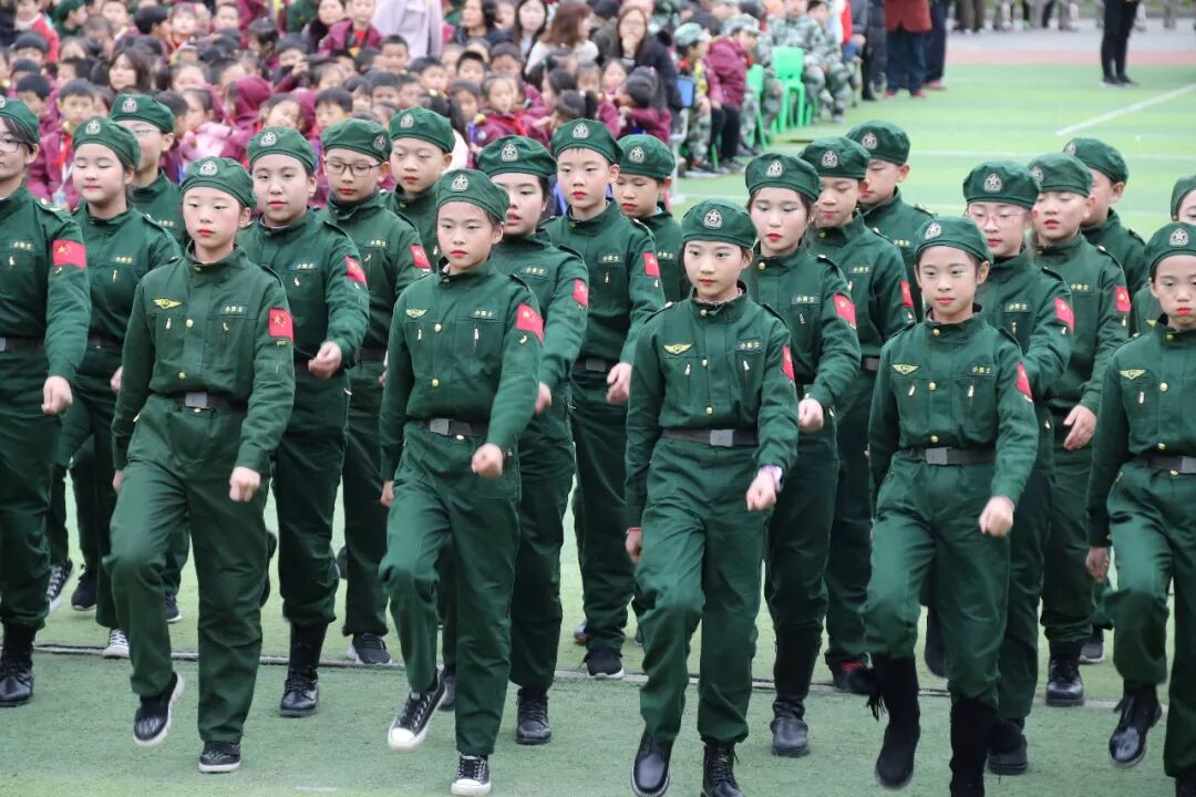 【体育节开幕式】三军兵娃亮风姿,运动赛场展竞技 ——火炬一小第七届体育节开幕式超燃来袭