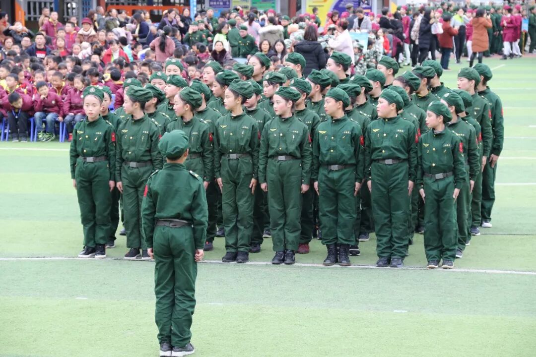 【体育节开幕式】三军兵娃亮风姿,运动赛场展竞技 ——火炬一小第七届体育节开幕式超燃来袭