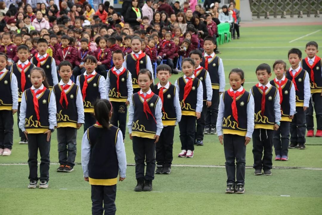 【体育节开幕式】三军兵娃亮风姿,运动赛场展竞技 ——火炬一小第七届体育节开幕式超燃来袭