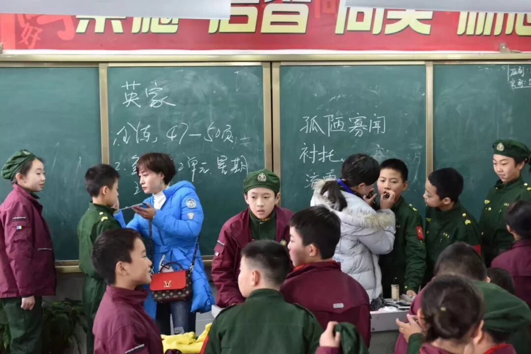 【体育节开幕式】三军兵娃亮风姿,运动赛场展竞技 ——火炬一小第七届体育节开幕式超燃来袭