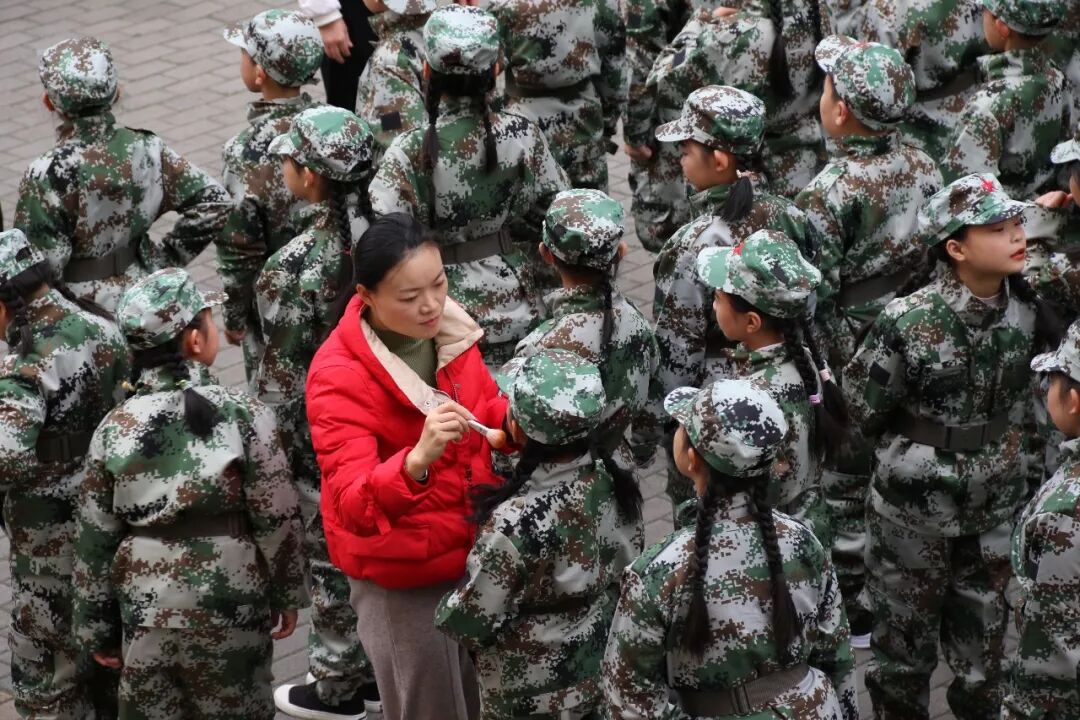 【体育节开幕式】三军兵娃亮风姿,运动赛场展竞技 ——火炬一小第七届体育节开幕式超燃来袭