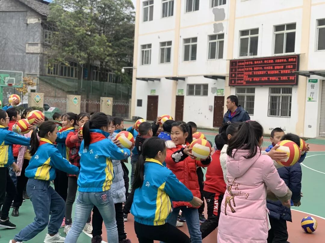 【火一动态】 冬日风轻阳正暖 联合教研促发展 ---火炬一小与平武北山小学开展校级联合教研活动