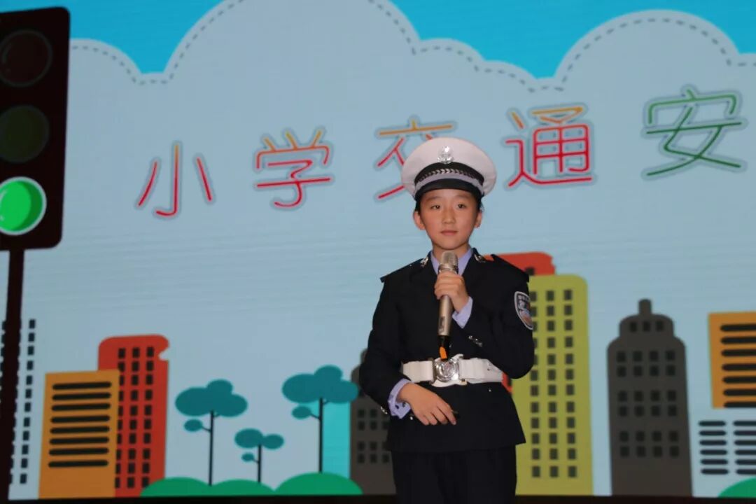【火一动态】守规则除隐患 安全文明出行 ——火炬一小第九届红领巾小交警督导队成立仪式