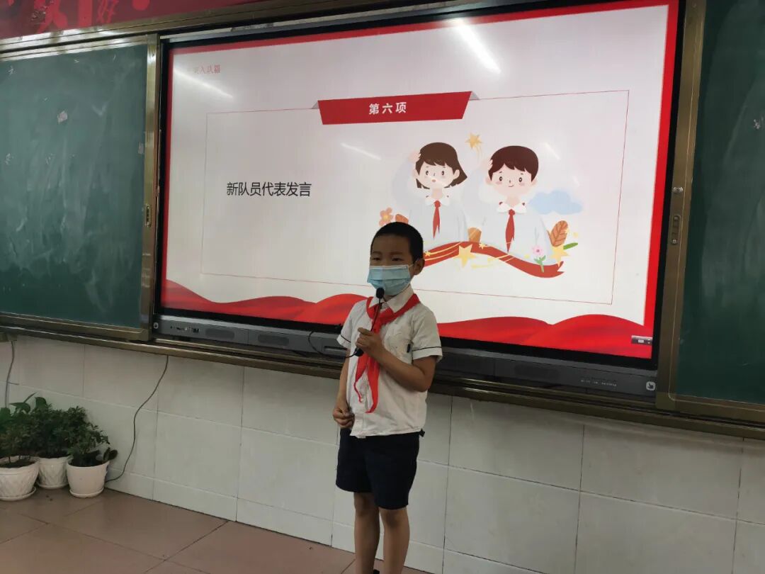 【火一动态】火炬一小“红领巾，我的光荣与梦想”入队仪式