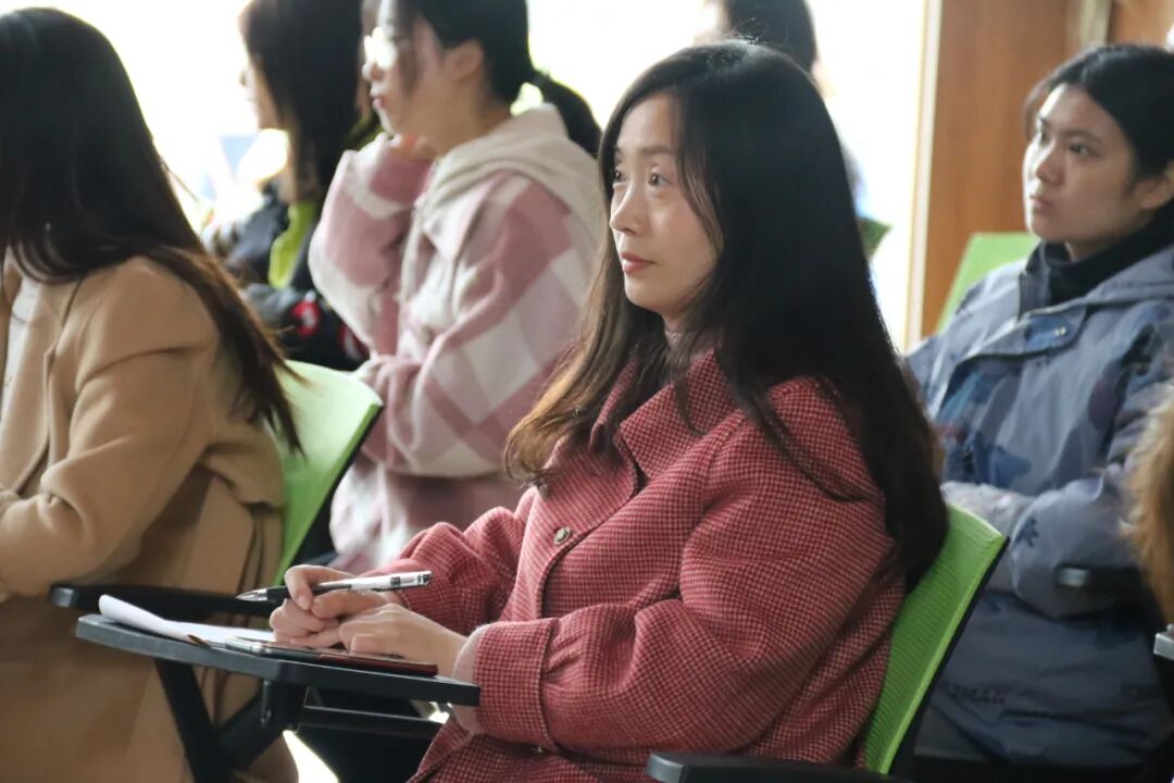 【火一动态】童诗润童心 作家进校园 |火炬一小语文低中段读写结合专项培训交流研讨活动