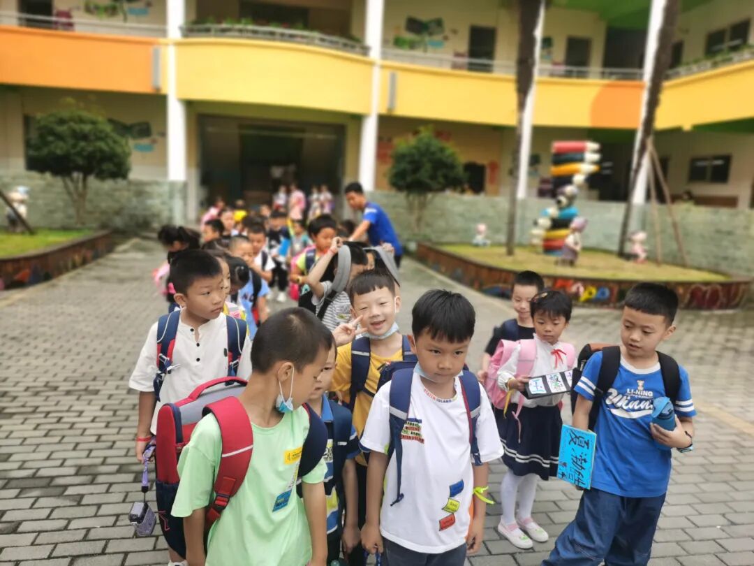 火一开学季|高新区社发局党委书记、局长王腾深入我校检查开学工作