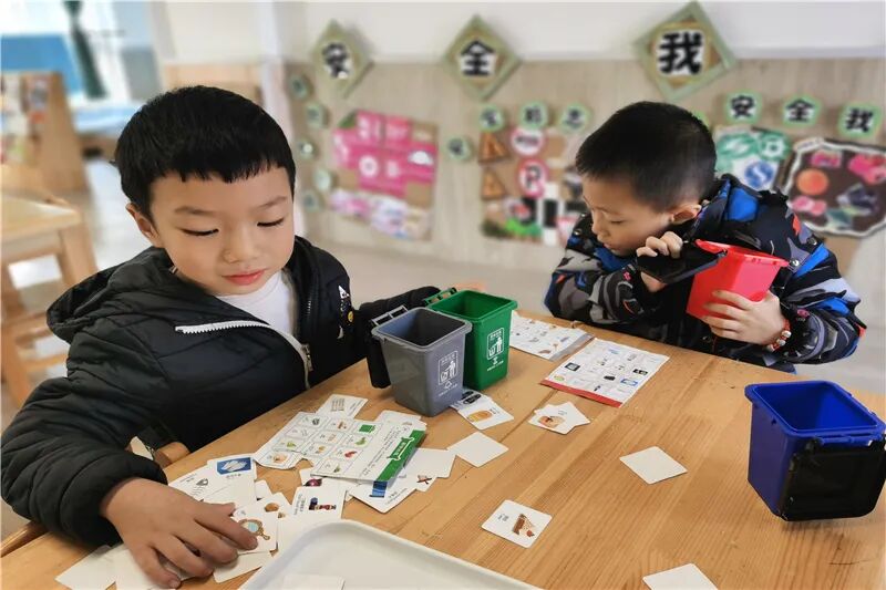 【一幼动态】以无声的环境，孕有生的发展| 火炬一幼环创观摩评比活动