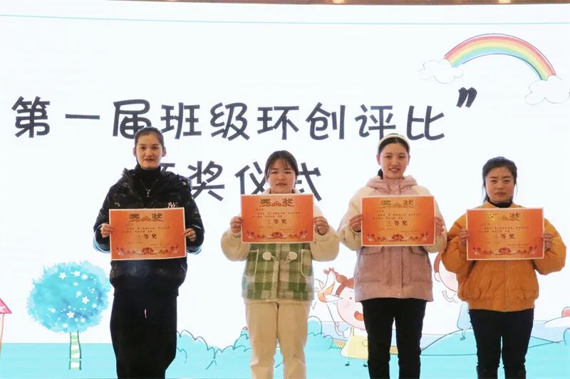 【一幼动态】以无声的环境，孕有生的发展| 火炬一幼环创观摩评比活动