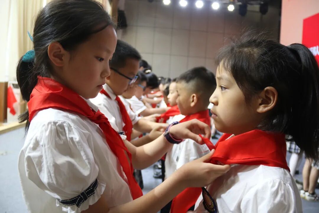 火一动态|喜迎二十大 争做好队员||2022年春新队员入队仪式