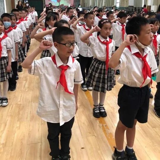 火一动态|喜迎二十大 争做好队员||2022年春新队员入队仪式