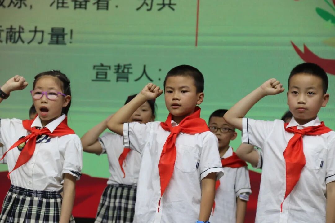 火一动态|喜迎二十大 争做好队员||2022年春新队员入队仪式