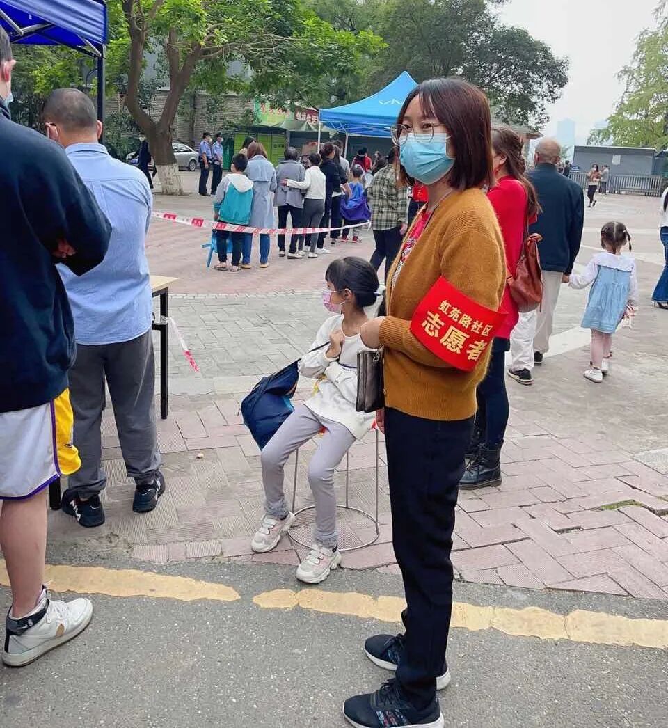 火一动态|微光如炬,火一人向“疫”而行