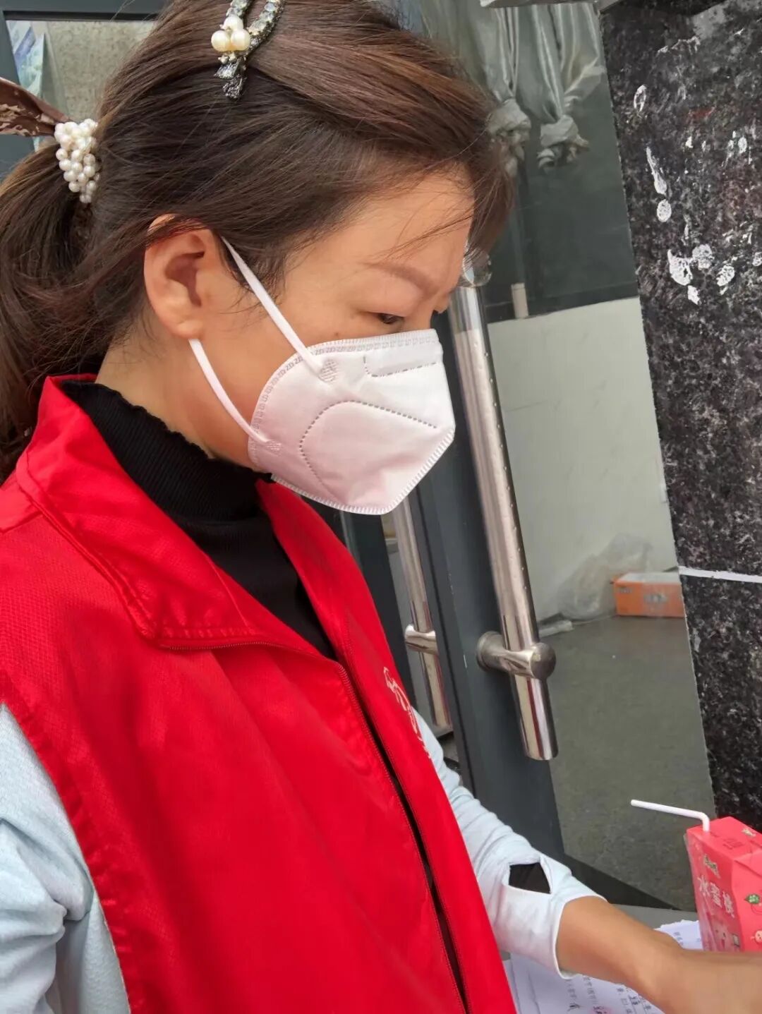 火一动态|微光如炬,火一人向“疫”而行