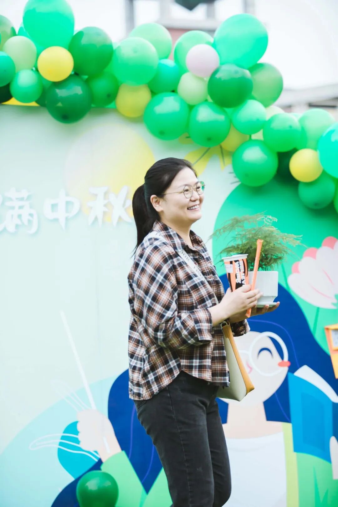 火一动态|笔端生芳华 情满中秋月|| 火炬一小教师节/中秋节“双节”庆祝活动