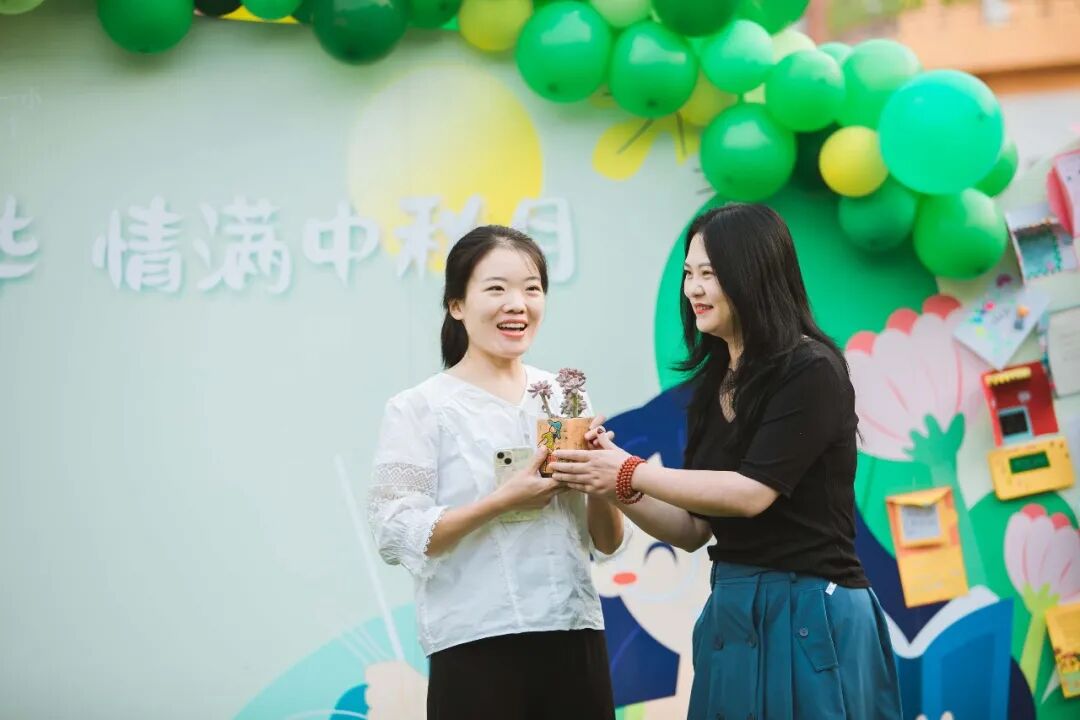 火一动态|笔端生芳华 情满中秋月|| 火炬一小教师节/中秋节“双节”庆祝活动