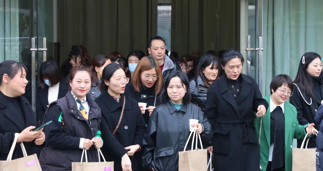 火一动态丨家校社 做一起奔跑的同行者丨丨2023年春学校家委会工作会议