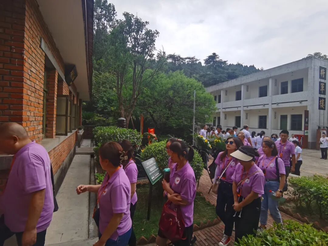 火一动态|踏寻红色足迹 赓续革命血脉||火炬一小党支部“七·一”建党节主题党日活动