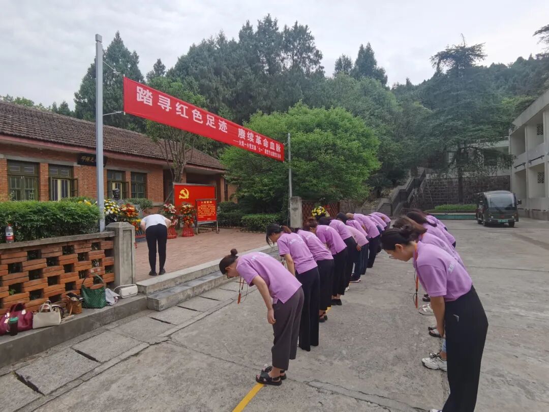 火一动态|踏寻红色足迹 赓续革命血脉||火炬一小党支部“七·一”建党节主题党日活动