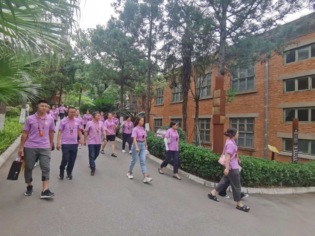 火一动态|踏寻红色足迹 赓续革命血脉||火炬一小党支部“七·一”建党节主题党日活动
