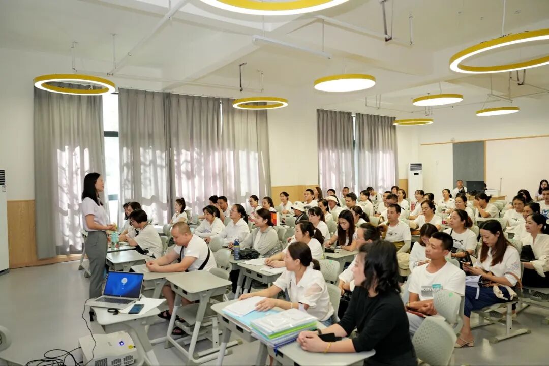 火一动态|火炬一小2023年秋一年级新生家长会