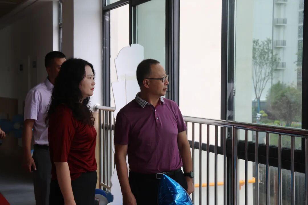 绵阳科技城社治局局长陈平一行莅临 我校一年级办学点检查指导开学工作