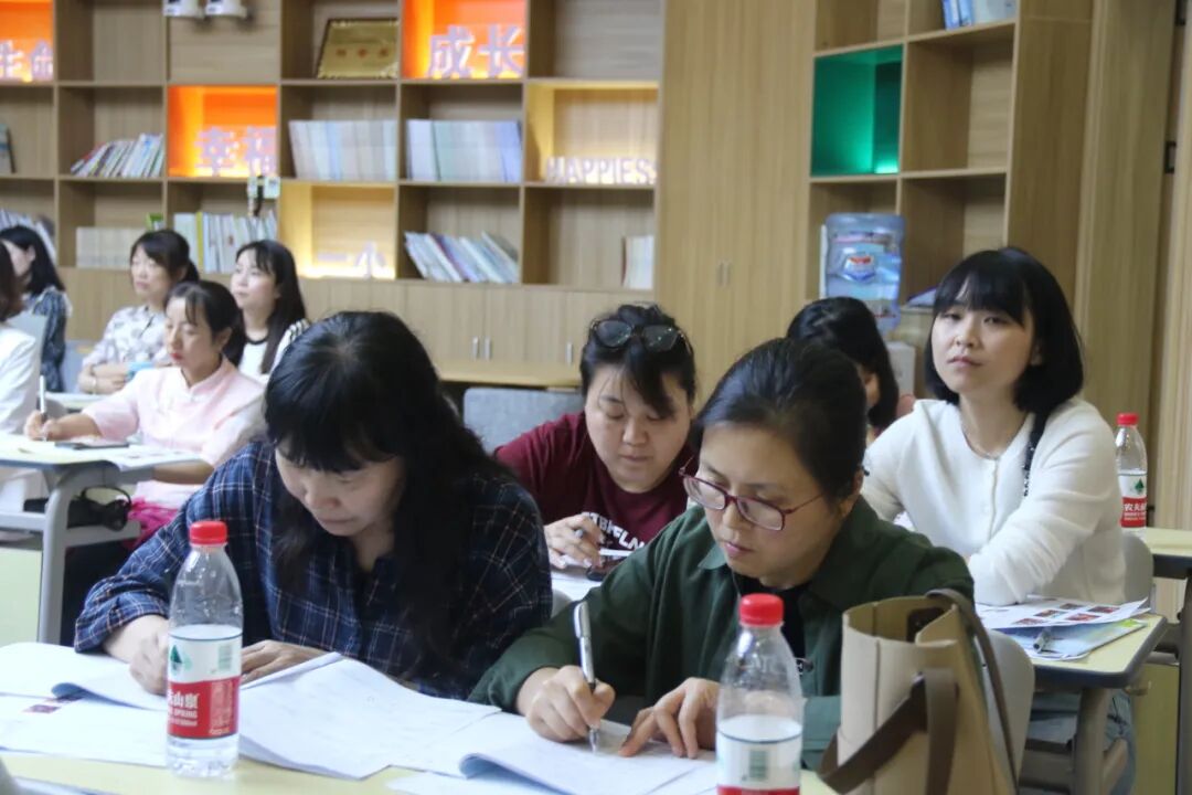 聚焦素养立意 研思绘本教育——火炬一小共同体与四川天府新区麓湖小学英语组联合教研活动