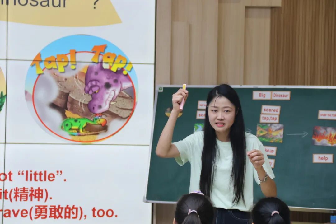 聚焦素养立意 研思绘本教育——火炬一小共同体与四川天府新区麓湖小学英语组联合教研活动