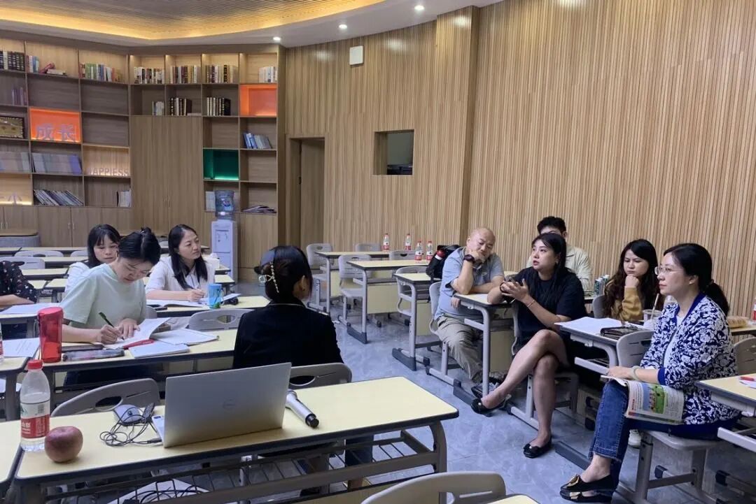 聚焦素养立意 研思绘本教育——火炬一小共同体与四川天府新区麓湖小学英语组联合教研活动
