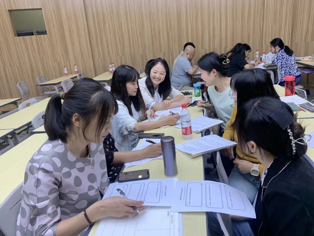 聚焦素养立意 研思绘本教育——火炬一小共同体与四川天府新区麓湖小学英语组联合教研活动