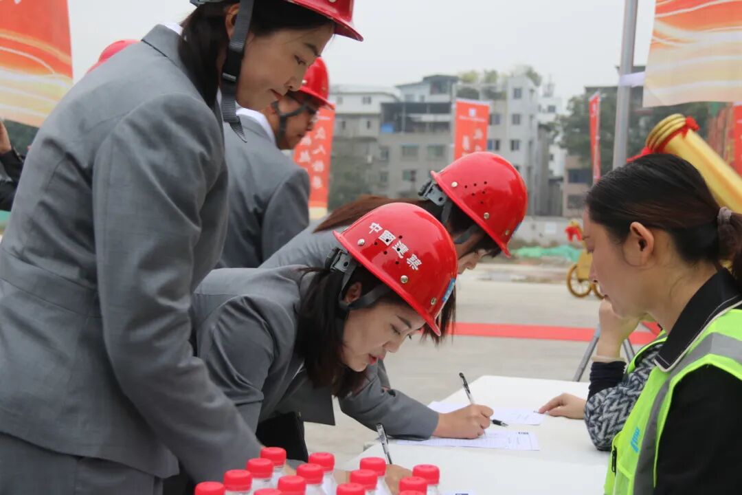 火一·喜讯丨 绵阳高新区火炬第一小学校 A校区建设项目顺利封顶!