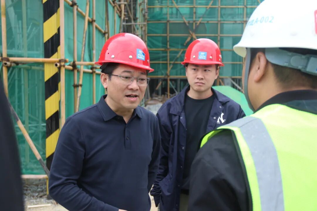 火一·动态丨深入调研促提升 精准指导助发展 --绵阳科技城社会事业和基层治理局局长杨国斌一行调研火炬一小