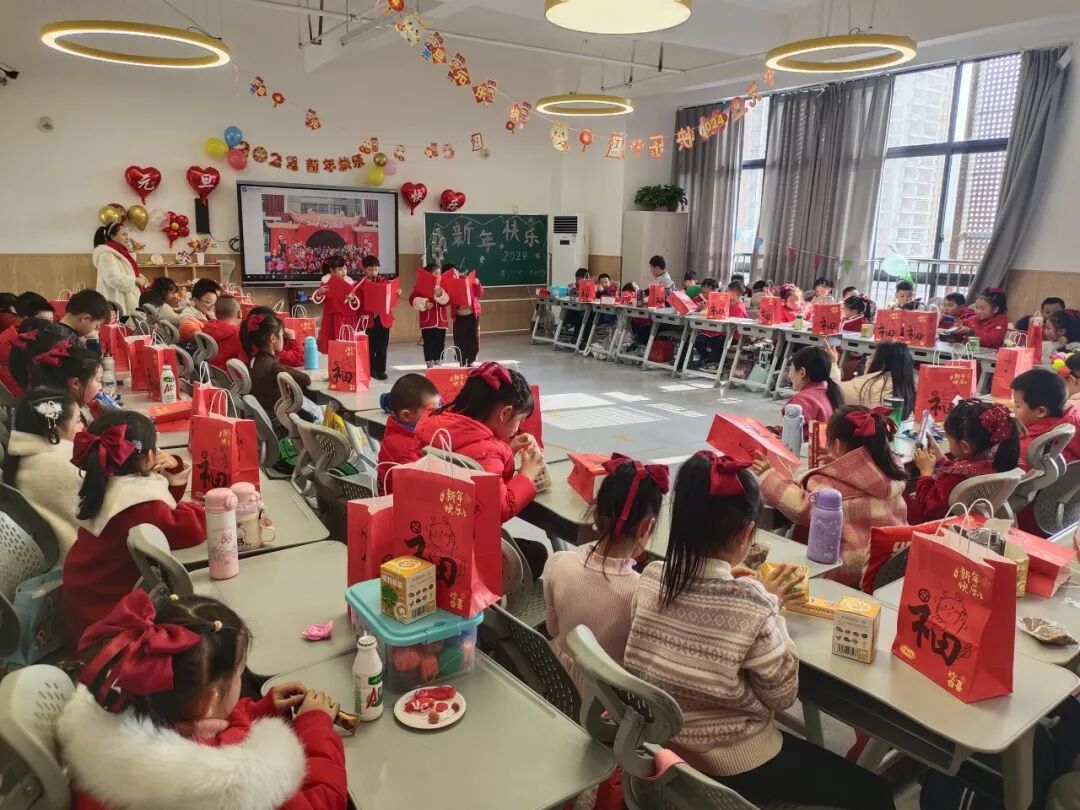 童声诵经典  幸福龘龘年 ——火炬一小2024迎新年系列活动