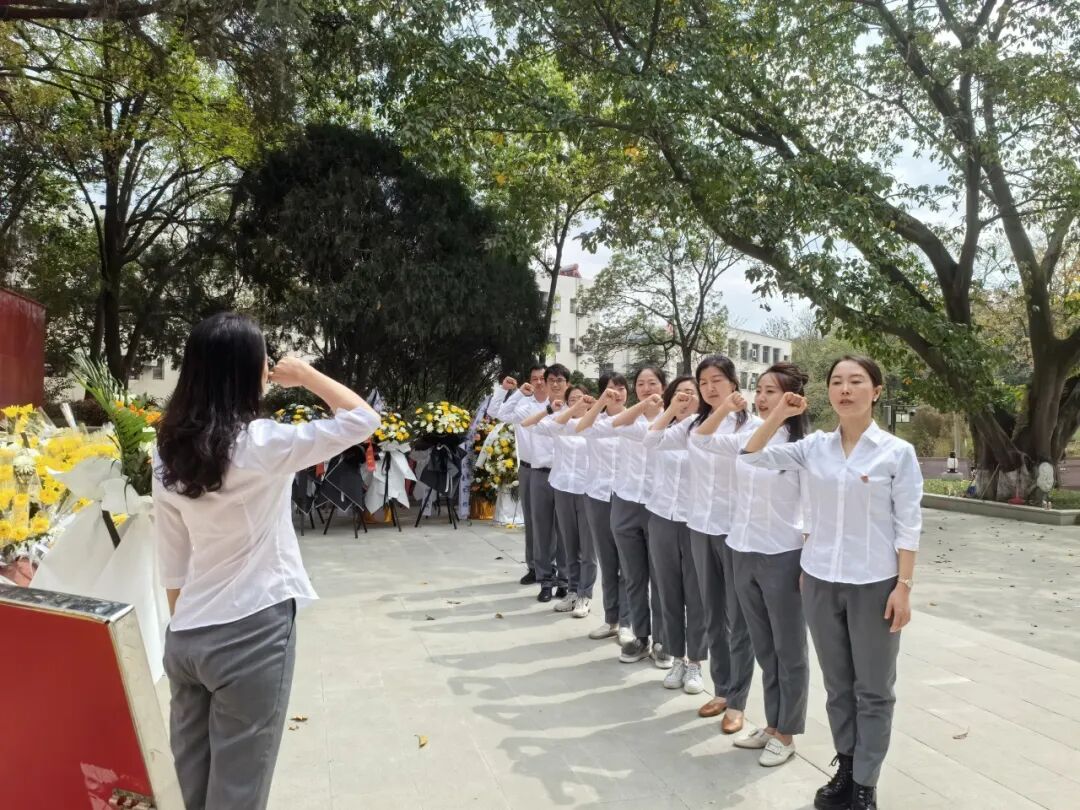 致敬,永远的英雄丨高新区火炬一小清明祭扫活动
