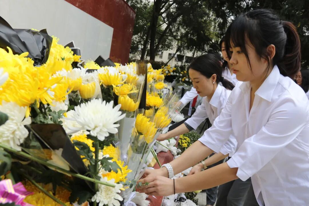 致敬,永远的英雄丨高新区火炬一小清明祭扫活动