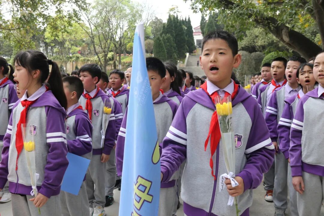 致敬,永远的英雄丨高新区火炬一小清明祭扫活动