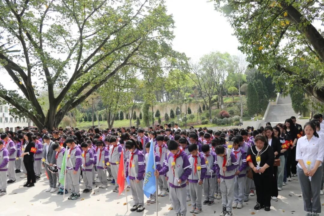 致敬,永远的英雄丨高新区火炬一小清明祭扫活动